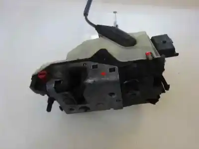 Peça sobressalente para automóvel em segunda mão fechadura da porta traseira esquerda por peugeot 208 1.4 hdi fap referências oem iam 