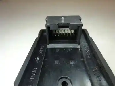 Second-hand car spare part left front power window switch for audi a6 avant (4b5) 2.8 v6 30v oem iam references   1999