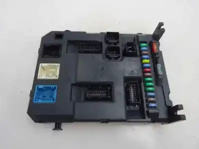 Pièce détachée automobile d'occasion Boîtes à Fusibles pour CITROEN C3 PICASSO 1.6 16V HDi Références OEM IAM 9674021180  2010