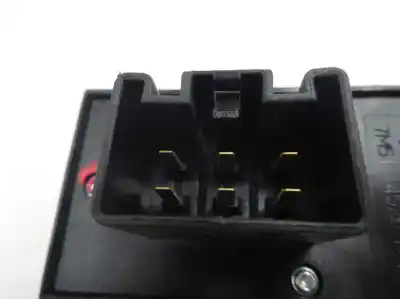 Peça sobressalente para automóvel em segunda mão botão / interruptor elevador vidro dianteiro esquerdo por ford focus lim. (cb4) 1.6 tdci cat referências oem iam   2010