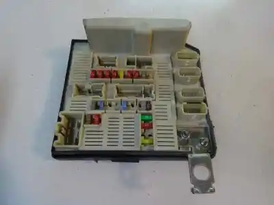 Peça sobressalente para automóvel em segunda mão caixa de fusíveis e relés por renault megane ii berlina 5p 1.4 16v referências oem iam 82 00 481 866-j