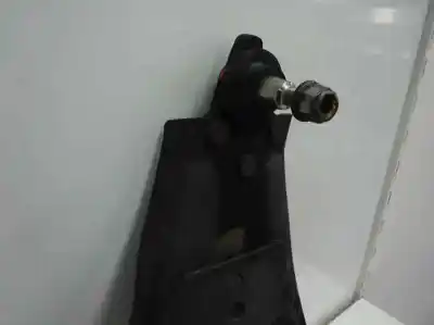 Second-hand car spare part front left lower suspension arm for dacia duster laureate 4x2 oem iam references   2013