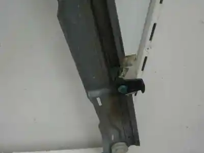 Second-hand car spare part passenger side right window regulator for renault clio iii 1.5 dci diesel cat 75 cv / 55 kw oem iam references   2012