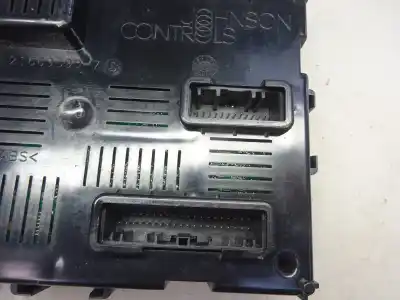 Second-hand car spare part fuse box unit for renault clio iii 1.6 16v oem iam references 8201054128  2012