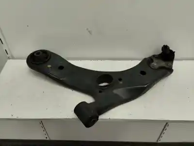 Tweedehands auto-onderdeel linker onderste ophang arm voor toyota verso 1.6 16v cat oem iam-referenties 