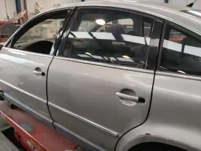 Recambio de automóvil de segunda mano de PUERTA TRASERA IZQUIERDA para VOLKSWAGEN PASSAT BERLINA (3B3) Highline referencias OEM IAM   2004