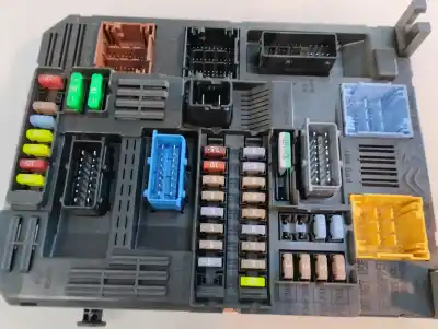 Second-hand car spare part fuse box unit for citroen c4 picasso 1.2 12v e-thp / puretech oem iam references 9819851380-01  2018