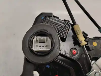 Second-hand car spare part left front door lock for toyota verso active oem iam references   2010