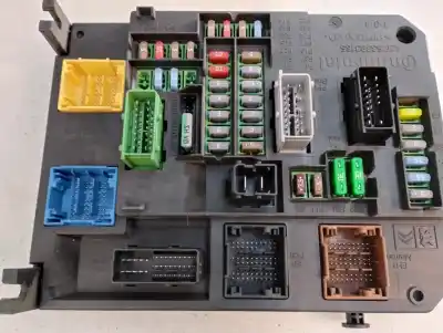 Second-hand car spare part fuse box unit for citroen c4 lim. live edition oem iam references 9806687980 01  2018