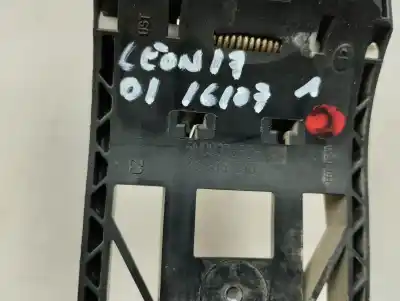 Автозапчасти б/у левая передняя наружная ручка за seat leon (5f1) style ссылки oem iam 5n0837885h  2017 Автозапчасти б/у левая передняя наружная ручка за seat leon (5f1) style ссылки oem iam 5n0837885h  2017