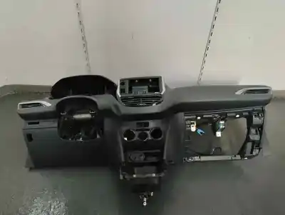 Tweedehands auto-onderdeel dashboard voor peugeot 2008 (--.2013->) 1.2 16v vti oem iam-referenties 