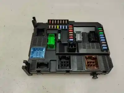 Peça sobressalente para automóvel em segunda mão caixa de fusíveis e relés por peugeot 308 1.2 12v e-thp referências oem iam 9807054180