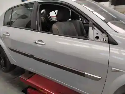 Recambio de automóvil de segunda mano de PUERTA DELANTERA DERECHA para RENAULT MEGANE II BERLINA 5P  referencias OEM IAM   2004