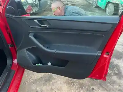 Peça sobressalente para automóvel em segunda mão forra / revestimento da porta dianteira direita por skoda rapid spaceback (nh1) 1.6 tdi referências oem iam 