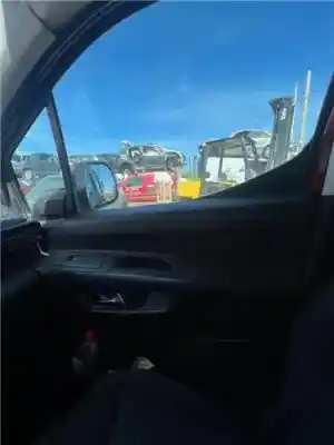 Автозапчастина б/у ОБРАБОТКА ПЕРЕДНІХ ПРАВІХ ДВЕРЕЙ для PEUGEOT RIFTER  Посилання на OEM IAM   
