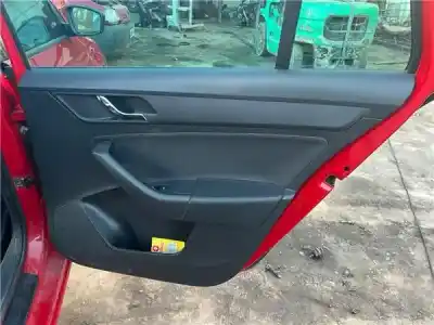 Peça sobressalente para automóvel em segunda mão forra / revestimento da porta traseira direita por skoda rapid spaceback (nh1) 1.6 tdi referências oem iam 