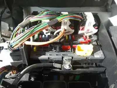 İkinci el araba yedek parçası RÖLE/SIGORTA KUTUSU için PEUGEOT 5008 II (MC_, MJ_, MR_, M4_)  OEM IAM referansları 9807028580   İkinci el araba yedek parçası RÖLE/SIGORTA KUTUSU için PEUGEOT 5008 II (MC_, MJ_, MR_, M4_)  OEM IAM referansları 9807028580