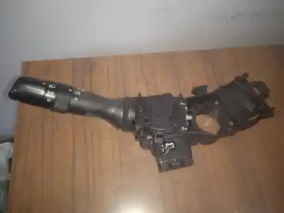 Peça sobressalente para automóvel em segunda mão COMUTADOR DE PISCAS  por TOYOTA YARIS  Referências OEM IAM 17F001  