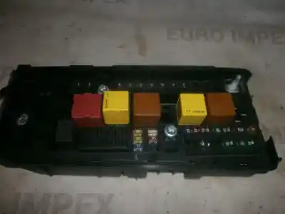 Pezzo di ricambio per auto di seconda mano Scatola Relè/fusibili per OPEL VECTRA C CARAVAN 2.0 DTI Riferimenti OEM IAM 13187505EJ  