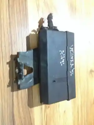 Peça sobressalente para automóvel em segunda mão Caixa De Fusíveis E Relés por OPEL VECTRA B CARAVAN 2.0 16V CAT (X 20 XEV / L34) Referências OEM IAM   