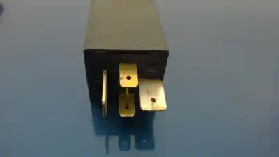 Second-hand car spare part relay for opel omega b 2.5 turbodiesel (x 25 td / u 25 td / l93) oem iam references 90458239  597, 90 458 239, 12v, 50a