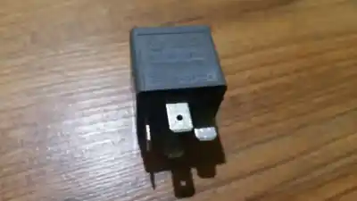 Peça sobressalente para automóvel em segunda mão Relé Para Automóvel por VOLKSWAGEN PASSAT 1.6 G Referências OEM IAM 8D0951253A  V23134-B52-X301, 373