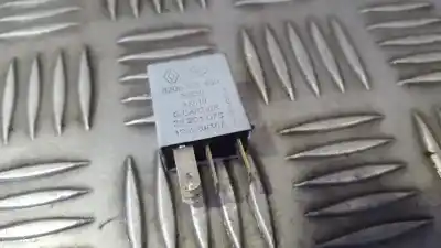 Peça sobressalente para automóvel em segunda mão Relé Para Automóvel por RENAULT CLIO, 2009.06 - 2012.11 FACELIFT 1.2 16V 76KW 2010.09 - 2012.11 Referências OEM IAM 8200351490  25230, 29201078