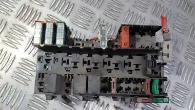 Pezzo di ricambio per auto di seconda mano Scatola Relè/fusibili per RENAULT MEGANE, I 1999.03 - 2002.10 FACELIFT 1.6 16V 79KW 1999.03 - 2003.08 Riferimenti OEM IAM 7703497782B  