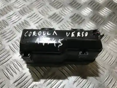 Recambio de automóvil de segunda mano de caja reles -  fusibles para toyota corolla verso (r1) 2.0 d-4d luna referencias oem iam   
