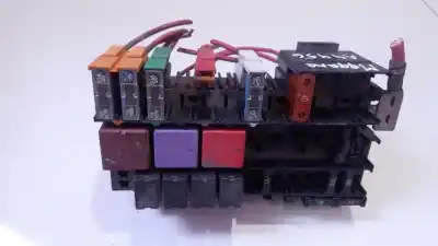 Pezzo di ricambio per auto di seconda mano Scatola Relè/fusibili per RENAULT MEGANE, I 1999.03 - 2002.10 FACELIFT 1.9 DCI 75KW 2001.02 - 2003.08 Riferimenti OEM IAM 7703297988  