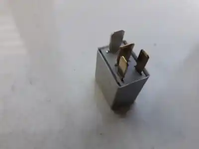 Pezzo di ricambio per auto di seconda mano relè per toyota corolla (e12) 1.6 16v riferimenti oem iam 0332011001  90080-87019