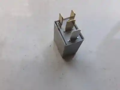 Pezzo di ricambio per auto di seconda mano relè per toyota corolla (e12) 1.6 16v riferimenti oem iam 0332011001  90080-87019