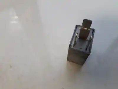 Second-hand car spare part relay for toyota corolla (e12) 1.6 16v oem iam references 0332011001  