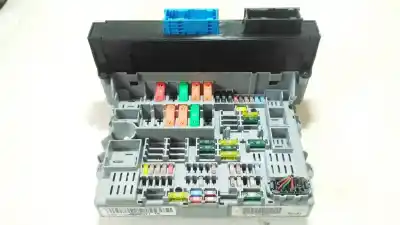 Second-hand car spare part fuse box unit for bmw 3-series, e90 / e91 / e93 2005.02 - 2009.01 318 d 90kw 2005.09 - 2011.12 oem iam references 10688710  442889531