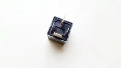 Second-hand car spare part relay for audi a5 cabriolet (8f7) 3.0 tdi quattro oem iam references 8d0951253  v23134-j52-x300
