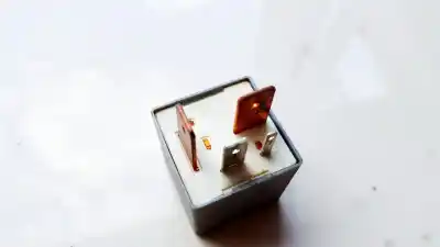 Second-hand car spare part relay for skoda octavia combi (1u5) 1.9 tdi oem iam references 357911253   Second-hand car spare part relay for skoda octavia combi (1u5) 1.9 tdi oem iam references 357911253