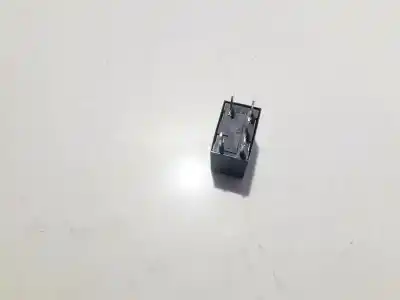 Second-hand car spare part relay for opel astra j lim. 1.7 16v cdti oem iam references 13361778  123081a