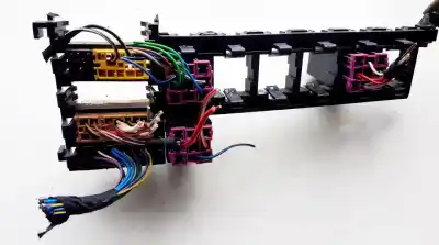 Second-hand car spare part fuse box unit for audi 80 (811/813) 1.8 oem iam references 893937503  