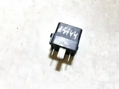 Pezzo di ricambio per auto di seconda mano Relè per MERCEDES-BENZ W203, 2000.05 - 2004.02 C 200 CDI (203.004) 85KW 2000.09 - 2007.02 Riferimenti OEM IAM A0025421319  