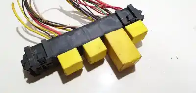 Pezzo di ricambio per auto di seconda mano SCATOLA RELÈ/FUSIBILI per RENAULT TRAFIC II FURGÓN (FL)  Riferimenti OEM IAM 7703297572  