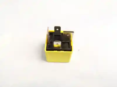 Second-hand car spare part relay for opel vectra c caravan 1.9 16v cdti cat (z 19 dth / lrd) oem iam references 90226846  v23134-j52-x369