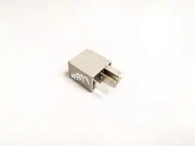 Second-hand car spare part relay for opel vectra c caravan 1.9 16v cdti cat (z 19 dth / lrd) oem iam references 90414477  