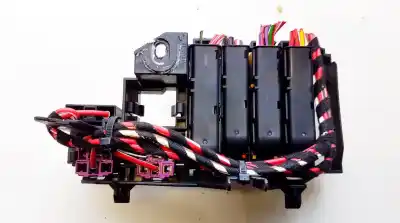 Pezzo di ricambio per auto di seconda mano scatola relè/fusibili per audi a5 cabriolet (8f7) 2.0 tdi riferimenti oem iam 8t8971845  