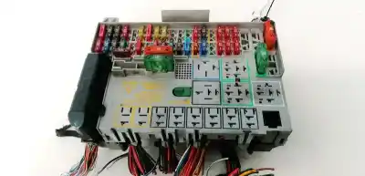 Second-hand car spare part fuse box unit for opel zafira a 2.0 16v di oem iam references 90589979