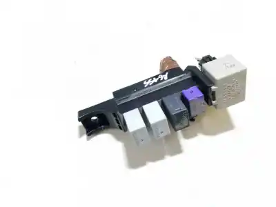 Peça sobressalente para automóvel em segunda mão caixa de fusíveis e relés por toyota avensis wagon (t25) 2.0 d-4d executive referências oem iam 8198005040