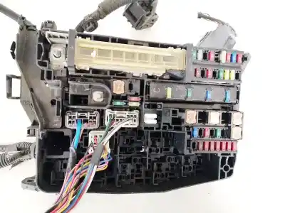 Second-hand car spare part fuse box unit for toyota avensis 2.0 d-4d oem iam references 8211105j11
