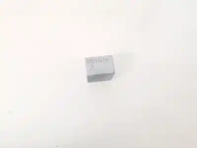 Pezzo di ricambio per auto di seconda mano relè per toyota corolla (e11) 2.0 d-4d linea sol riferimenti oem iam 9008087019  0332011001