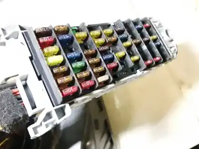 Second-hand car spare part fuse box unit for opel meriva 1.6 16v oem iam references 93363151  13111111, 5wk48664