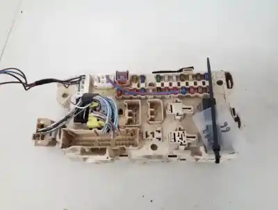 Peça sobressalente para automóvel em segunda mão caixa de fusíveis e relés por toyota avensis wagon (t25) 2.0 d-4d executive referências oem iam 8922144030