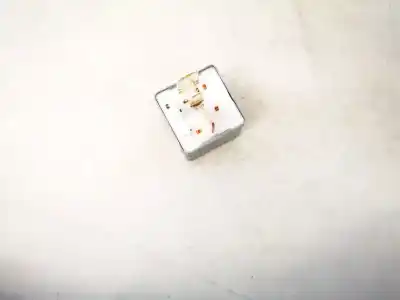 Second-hand car spare part relay for audi a4, b5 1994.11 - 1999.09 1.6 74kw 1994.11 - 2000.10 oem iam references 8a0951253b  899578000